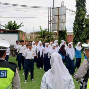 Polres Lombok Barat Bina PKS SMPN 1 Labuapi