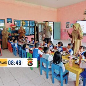 Dukung Program Nasional, Polres Sumbawa Monitor Pendistribusian MBG bagi 2.756 Siswa di Alas