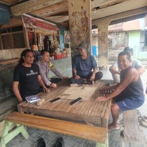 Bhabinkamtibmas Polres Bima Kota Sambang Warga, Himbau Jaga Keamanan dan Sosialisasikan Layanan 110