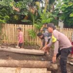 Antisipasi Banjir, Bhabinkamtibmas Polsek Bolo Melaksanakan Gotong Royong Bersama TNI dan Warga Binaan