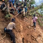 Polres Loteng Bersama Tim Gabungan Tertibkan Galian Bekas Tambang Ilegal di Gunung Dundang.